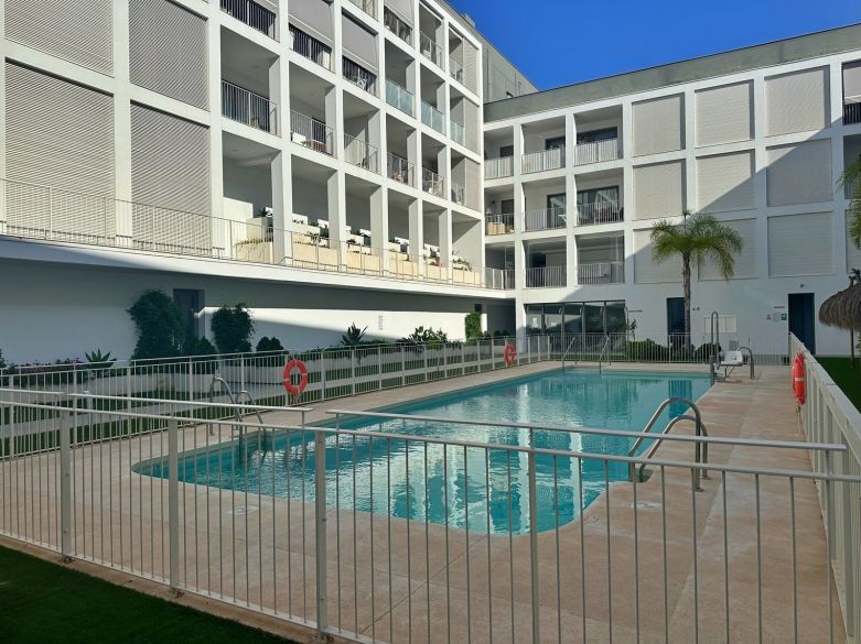 Moderno apartamento de 3 dormitorios en venta en el corazón de San Pedro de Alcántara