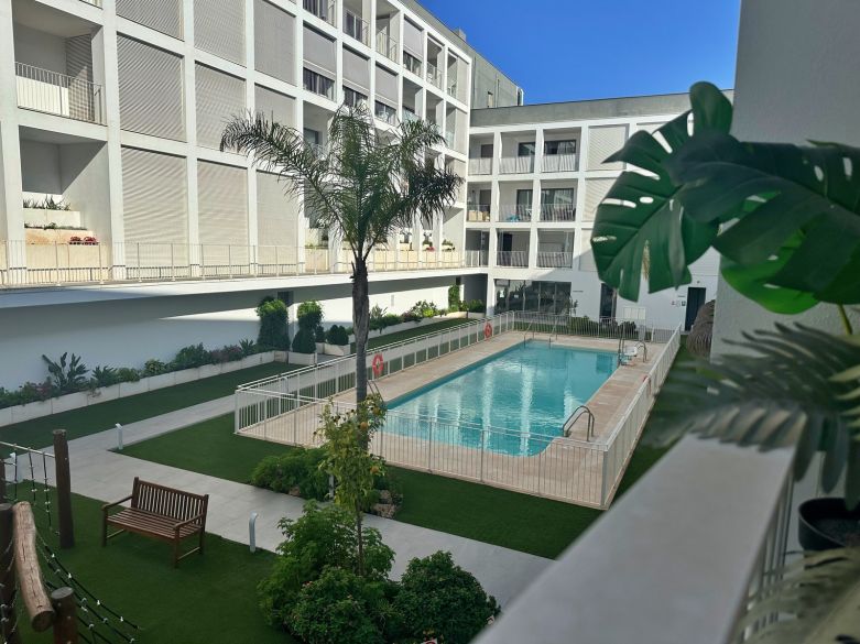 Moderno apartamento de 3 dormitorios en venta en el corazón de San Pedro de Alcántara