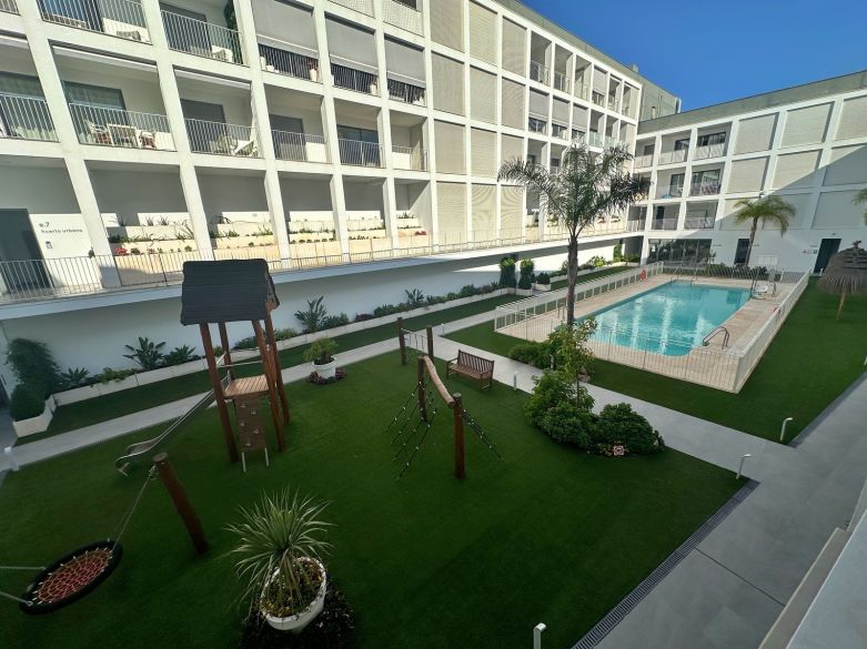 Moderno apartamento de 3 dormitorios en venta en el corazón de San Pedro de Alcántara