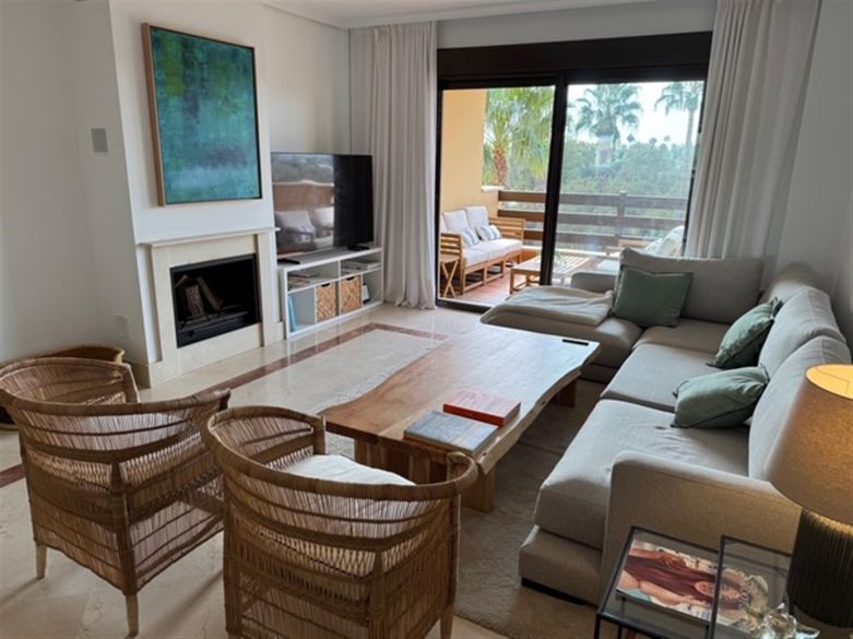 Elegante apartamento de 3 dormitorios en Ribera del Paraíso, Puerto de Sotogrande