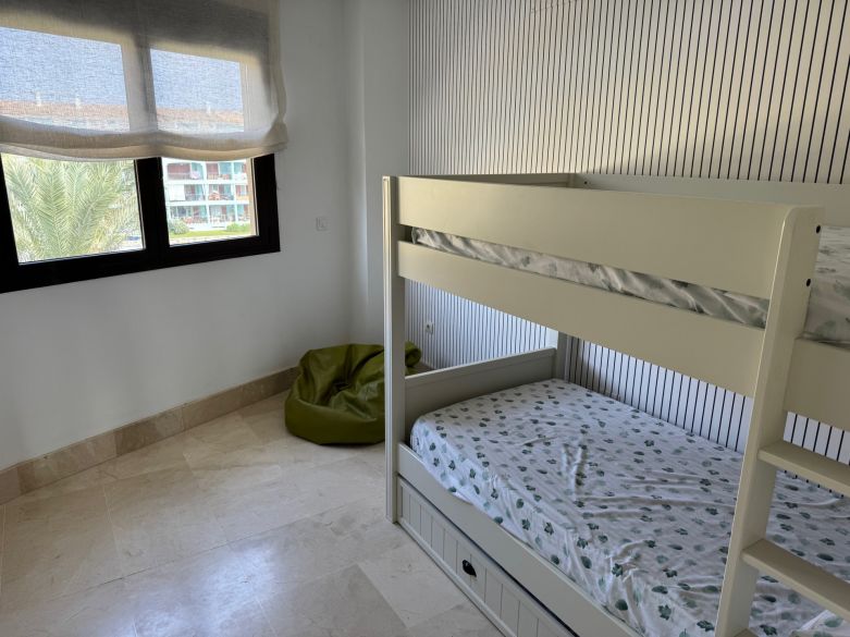 Elegante apartamento de 3 dormitorios en Ribera del Paraíso, Puerto de Sotogrande