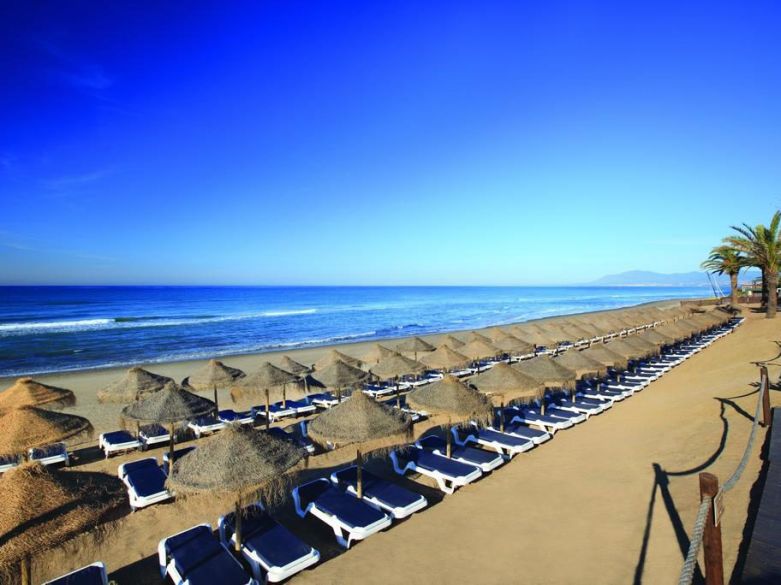 Excepcional Villa Pareada en Atalaya – Diseño Contemporáneo, Ubicación Privilegiada y Construcción Rápida