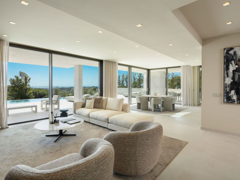 Villa de lujo contemporánea con vistas al mar en venta en Los Flamingos, Benahavís