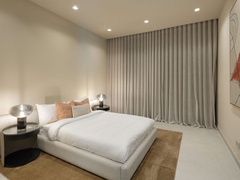 Villa de lujo contemporánea con vistas al mar en venta en Los Flamingos, Benahavís