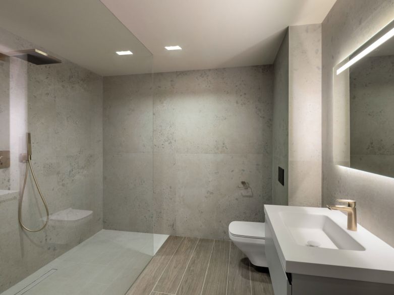 Villa de lujo contemporánea con vistas al mar en venta en Los Flamingos, Benahavís