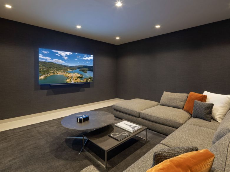 Villa de lujo contemporánea con vistas al mar en venta en Los Flamingos, Benahavís