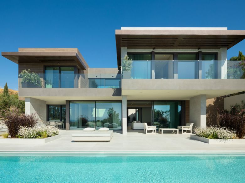 Villa de lujo contemporánea con vistas al mar en venta en Los Flamingos, Benahavís