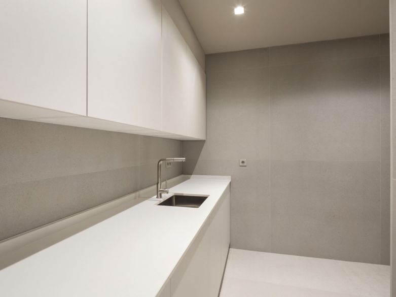 Villa de lujo contemporánea con vistas al mar en venta en Los Flamingos, Benahavís