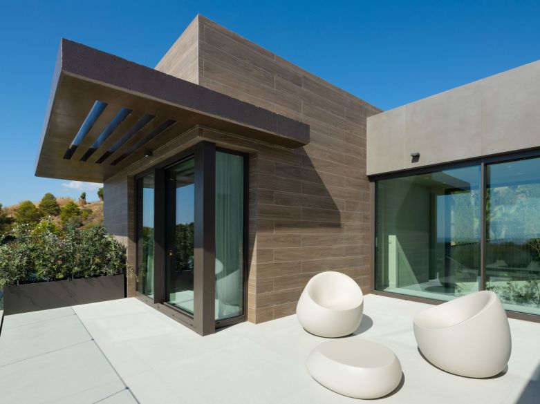 Villa de lujo contemporánea con vistas al mar en venta en Los Flamingos, Benahavís