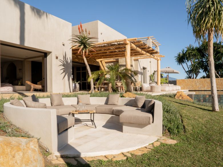 Elegancia exótica con vistas panorámicas al mar — Una obra maestra del diseño en Selwo