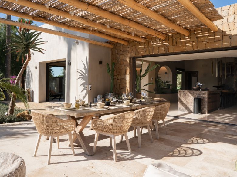 Elegancia exótica con vistas panorámicas al mar — Una obra maestra del diseño en Selwo