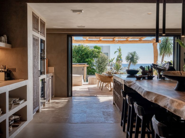 Elegancia exótica con vistas panorámicas al mar — Una obra maestra del diseño en Selwo