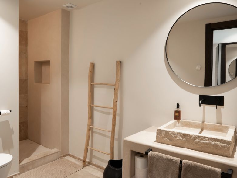 Elegancia exótica con vistas panorámicas al mar — Una obra maestra del diseño en Selwo