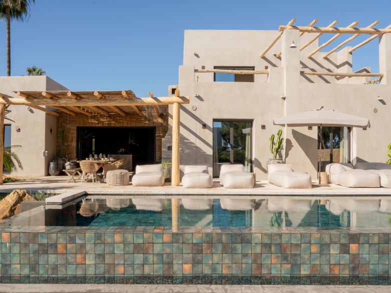 Elegancia exótica con vistas panorámicas al mar — Una obra maestra del diseño en Selwo