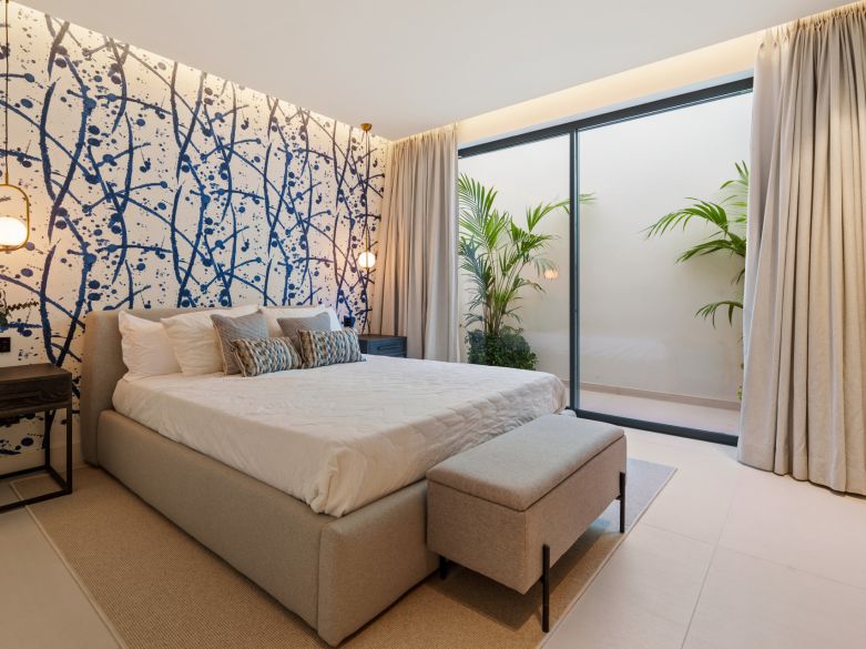 Villa contemporánea en Linda Vista Baja, cerca de la playa y de todas las comodidades de San Pedro de Alcántara.