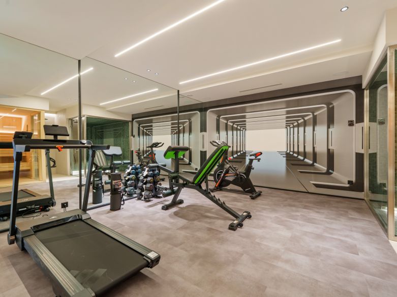 Villa contemporánea en Linda Vista Baja, cerca de la playa y de todas las comodidades de San Pedro de Alcántara.