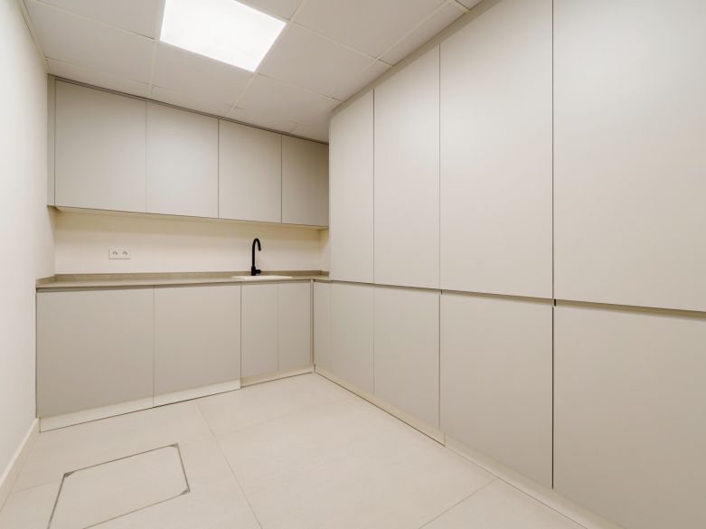 Villa contemporánea en Linda Vista Baja, cerca de la playa y de todas las comodidades de San Pedro de Alcántara.