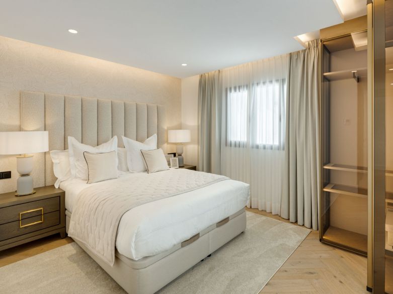 ¡Excepcional villa en la exclusiva urbanización cerrada de El Herrojo, junto a La Quinta Golf!