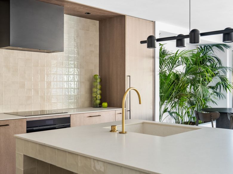 Elegante adosado con piscina privada en Nueva Andalucía