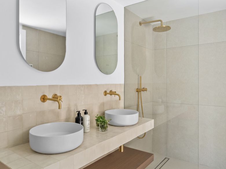 Elegante adosado con piscina privada en Nueva Andalucía