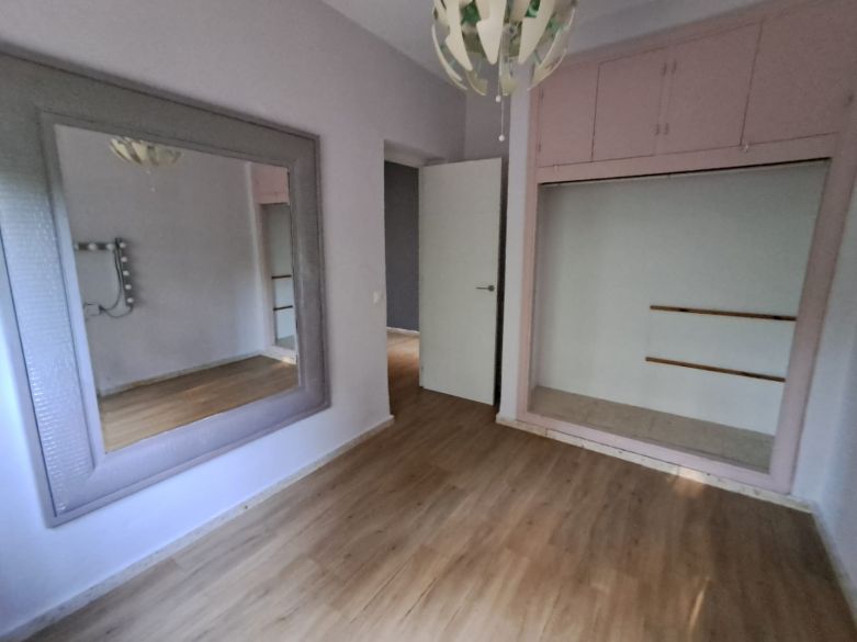 Oportunidad de inversión en El Paraíso Medio – Renueve o construya la villa de sus sueños en una amplia parcela