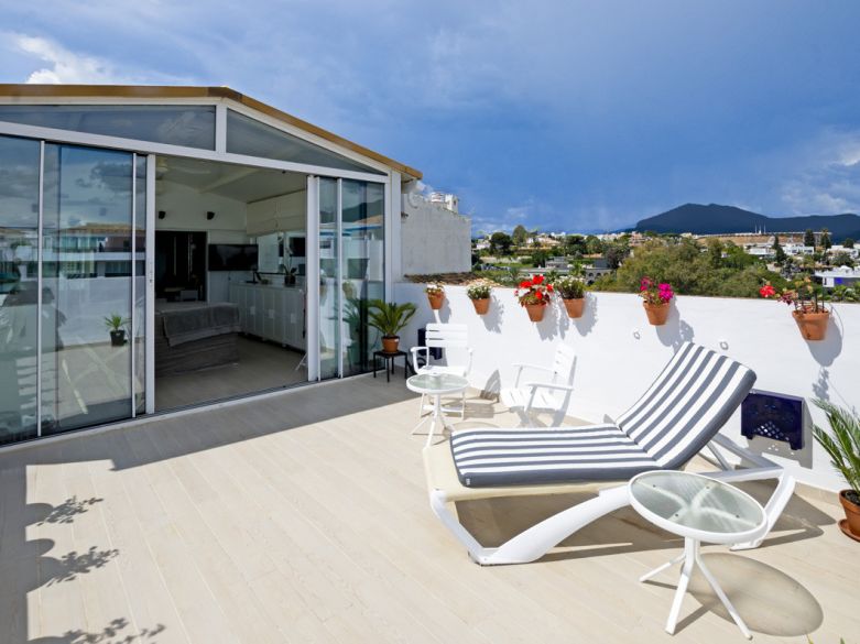 Ático elegante de 3 dormitorios en Jardines del Puerto, Puerto Banús