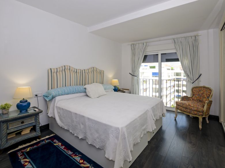 Elegant 3-Bedroom Penthouse in Jardines del Puerto, Puerto Banús