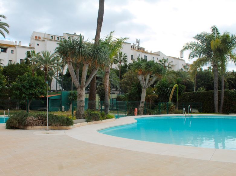 Ático elegante de 3 dormitorios en Jardines del Puerto, Puerto Banús