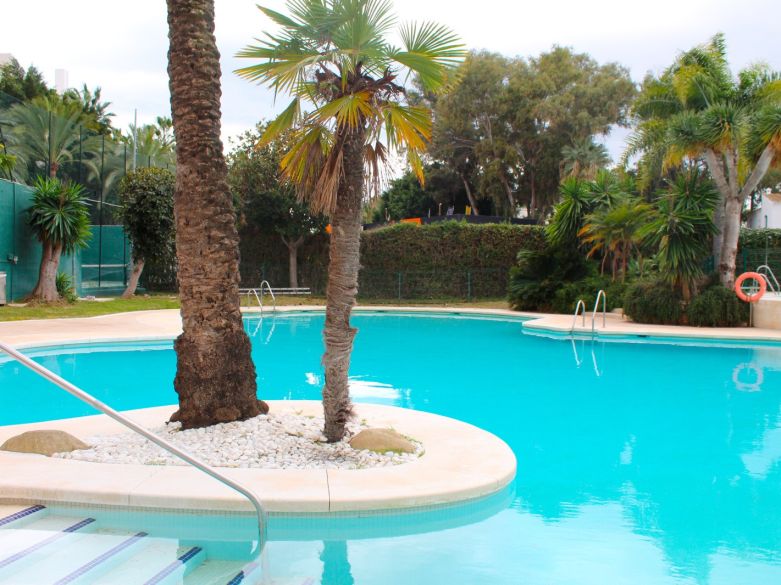 Ático elegante de 3 dormitorios en Jardines del Puerto, Puerto Banús