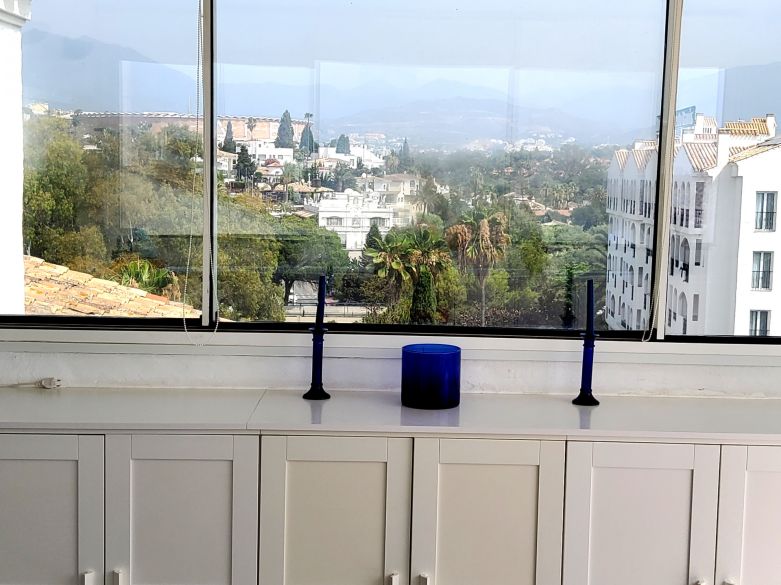 Ático elegante de 3 dormitorios en Jardines del Puerto, Puerto Banús