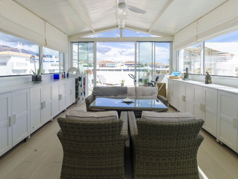 Ático elegante de 3 dormitorios en Jardines del Puerto, Puerto Banús