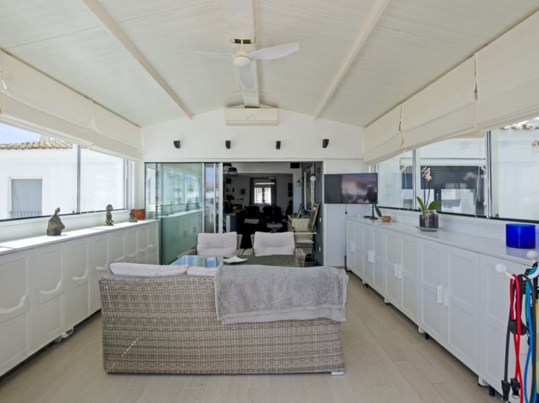 Ático elegante de 3 dormitorios en Jardines del Puerto, Puerto Banús