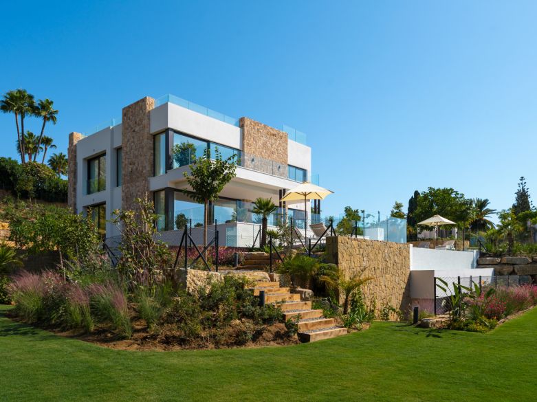 Exceptional contemporary residence located in the prestigious Marbella Hill Club