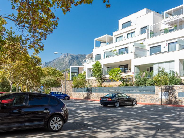 Appartement contemporain avec terrasse de 43m² à proximité du centre commercial La Cañada et du centre-ville de Marbella