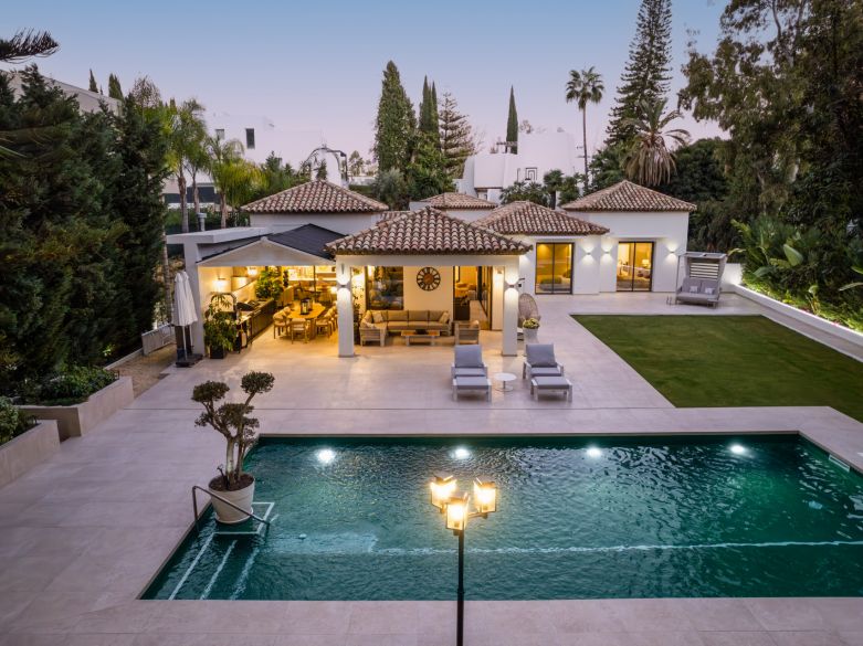 Modern Elegance in La Cerquilla — Contemporary Villa with Timeless Style