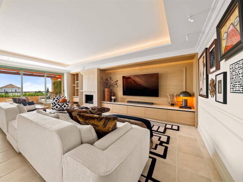 Ático recién renovado con interiores exquisitos y vistas panorámicas al mar en Four Seasons