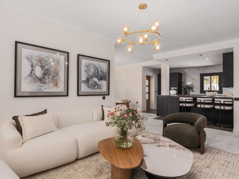 Spacious 6-Bedroom Home with Private Pool Near Puerto Banús & Marbella