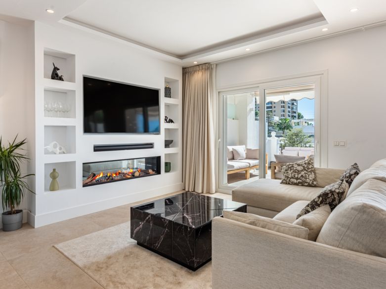 Vistas Panorámicas y Vida de Lujo en Aloha Gardens, Nueva Andalucía