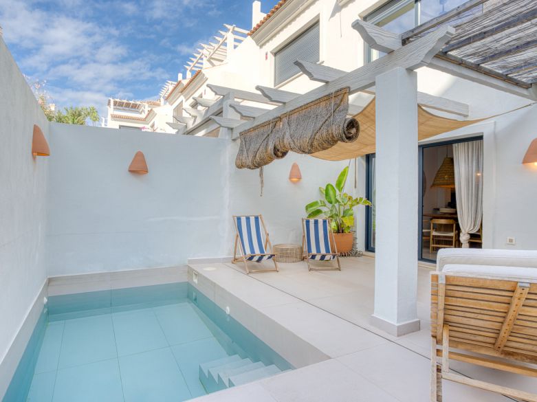 Elegant, three bedroom townhouse located in the gated community of Agra Residencial, Estepona