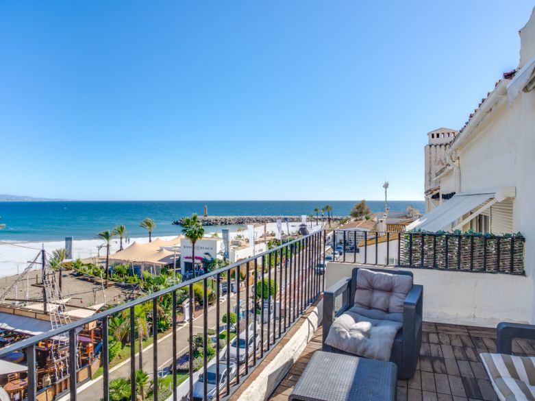 Beautiful beachfront penthouse with sea and mountain views, located in the heart of Puerto Banús.