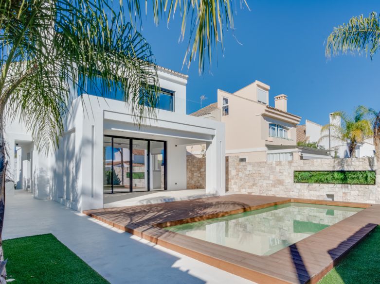 Stunning four bedroom, beachside contemporary style Villa located in Costalita, Estepona
