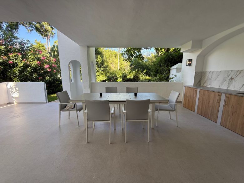 Ground floor apartment with large terrace and garden