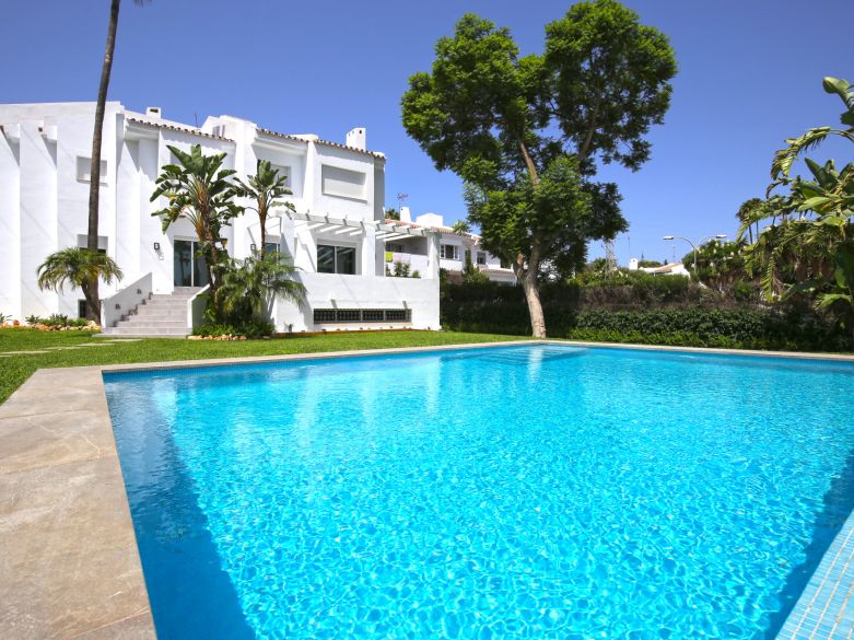 5 Bedroom Fully Refurbished Townhouse - Nueva Andalucía