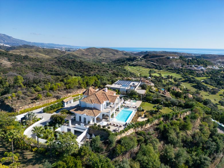 Ultra-Luxury Golf Resort Mansion With Panoramic Sea Views in Marbella Club Golf Resort