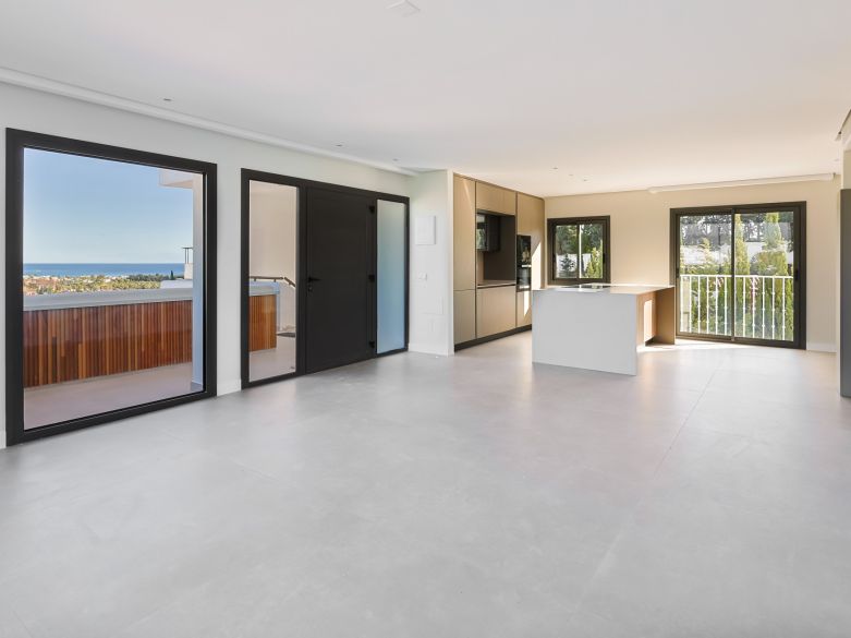 Incroyable, magnifiquement rénové deux chambres à coucher penthouse dans la communauté fermée de Jardines de Andalucía, Nueva Andalucia