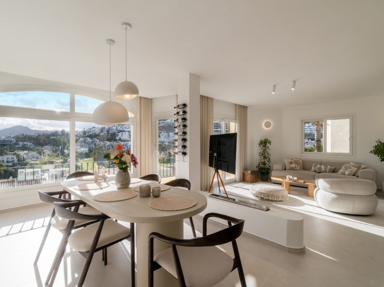 Ático Dúplex con Vistas al Mar en Venta en La Quinta Hills, con Solárium y Vistas Panorámicas