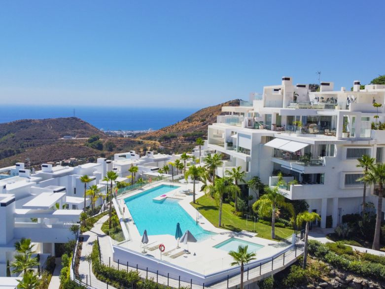 Beautiful two bedroom, south east facing apartment located in the exclusive Urbanisation Palo Alto