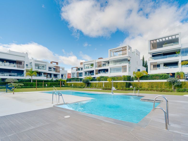 Well-presented two-bedroom ground floor apartment located in a popular gated community, situated in Cancelada