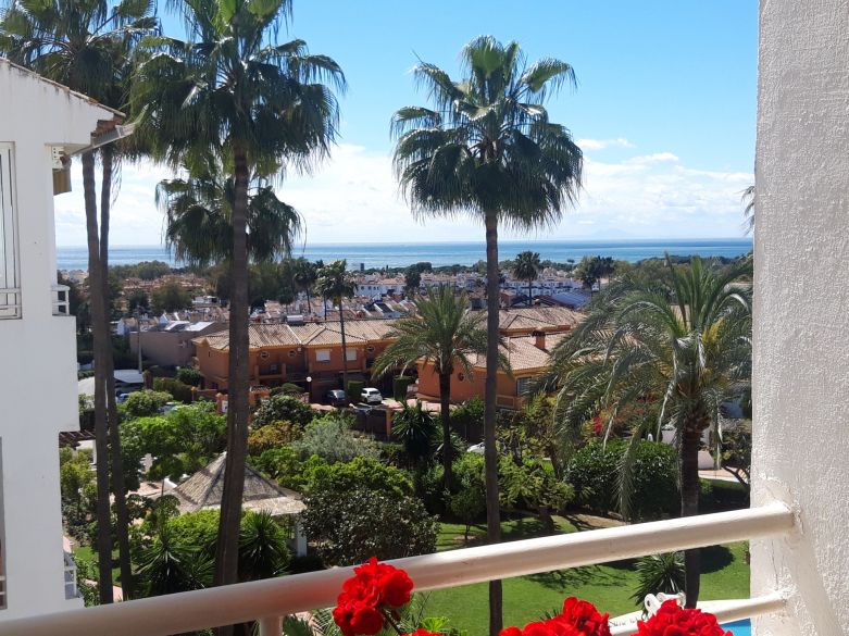 Apartamento de 2 dormitorios en la zona de Monte Biarritz/Atalaya