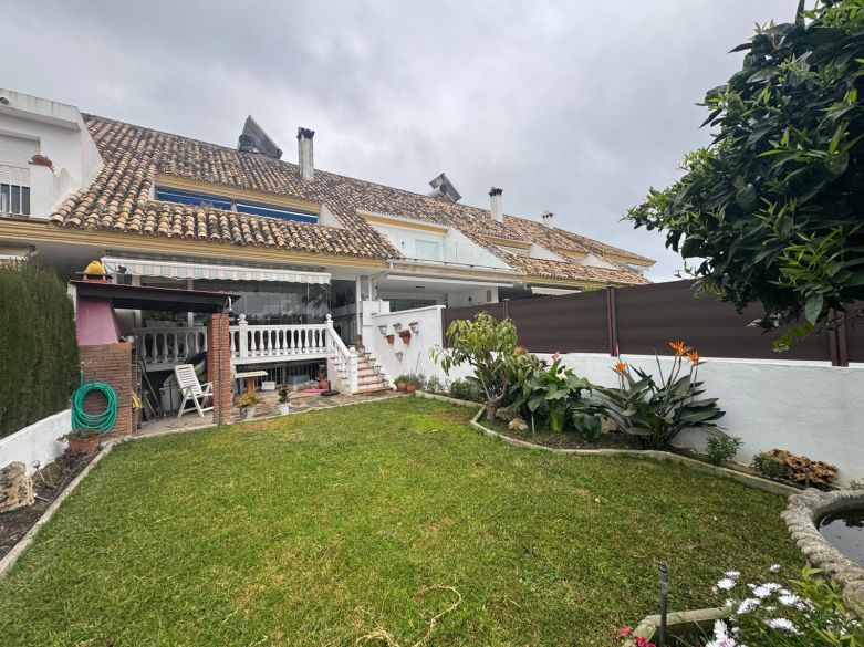 Spacious Townhouse with Expansive Private Garden and Endless Potential